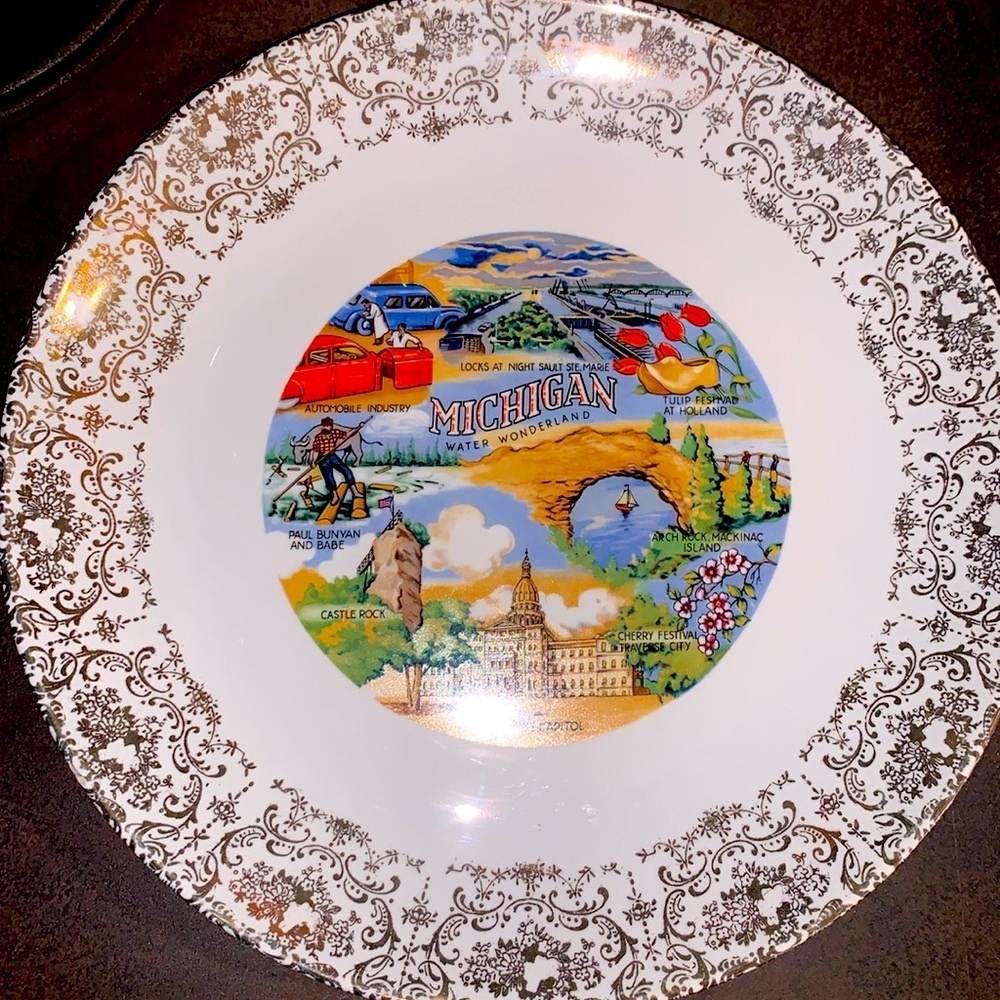 Vintage Michigan Tourist Souvenir Ceramic Collectible Plate 1960s Retro Decor